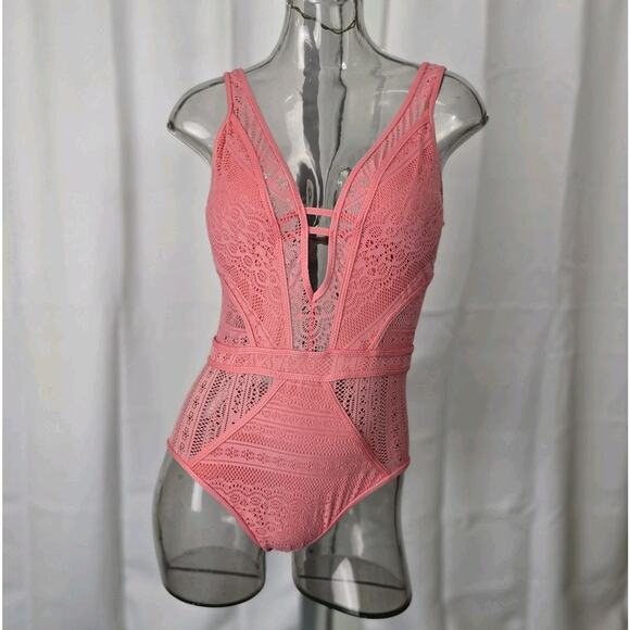 Becca Color Play Crochet Cut Out One Piece Swimsuit Pink Size M - Picture 1 of 9